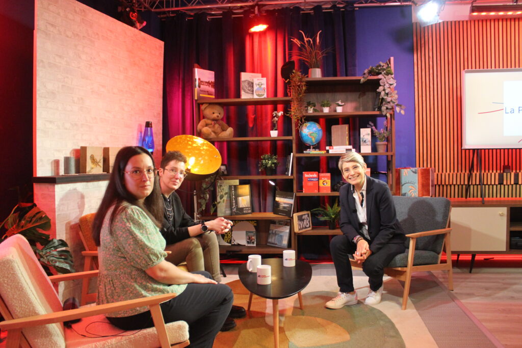 Plateau de tournage de TV 78 pour l'interview de Camille et Estelle Derrien de La Perm RH par Céline Redhon d'Action Coach