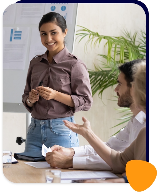 une consultante présentant un audit rh